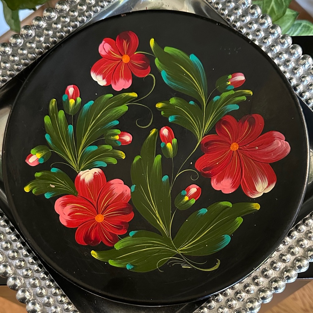 Vintage Elegant Floral Art Plate with Red and Green Design
